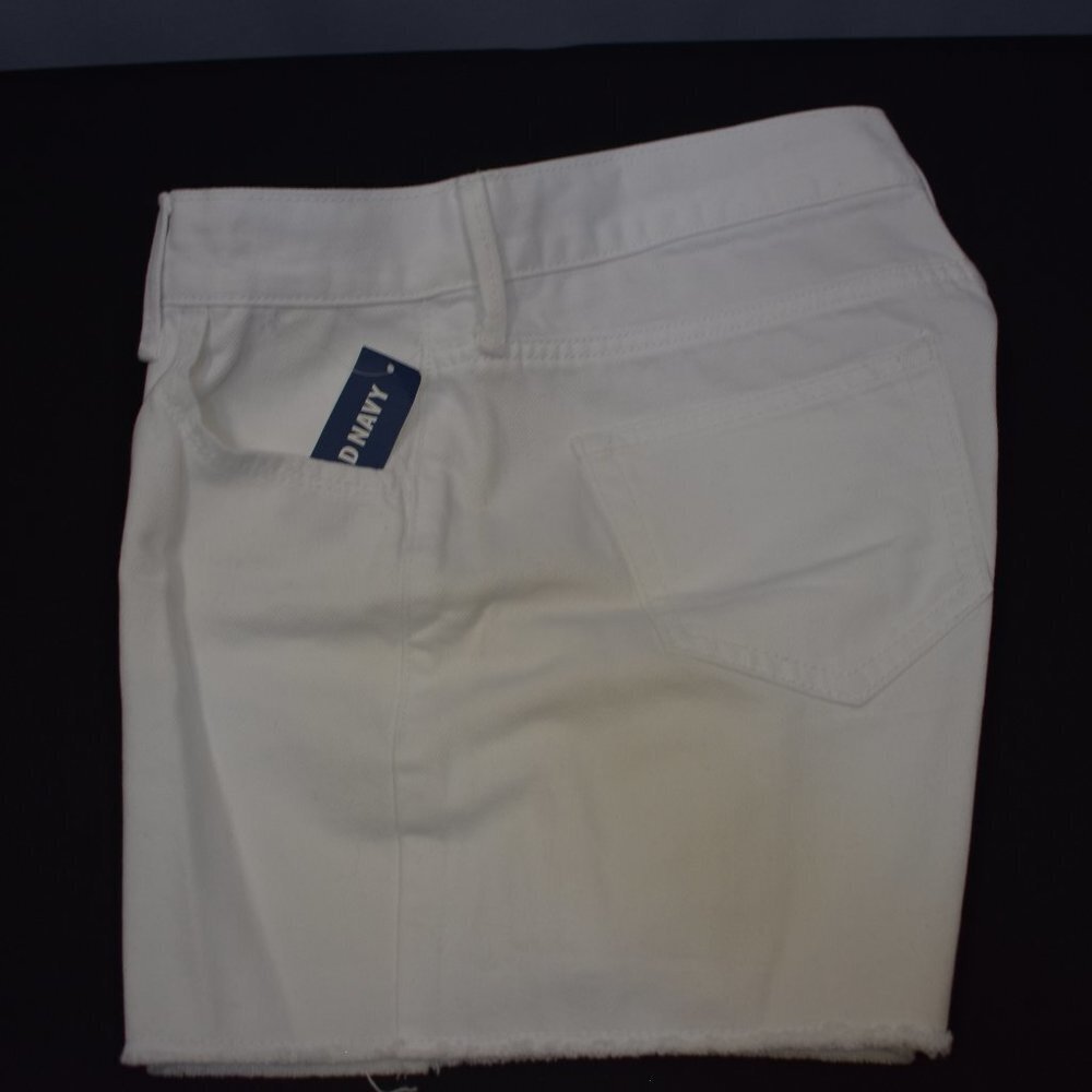 OLD NAVY FLIRT WHITE DENIM SHORTS